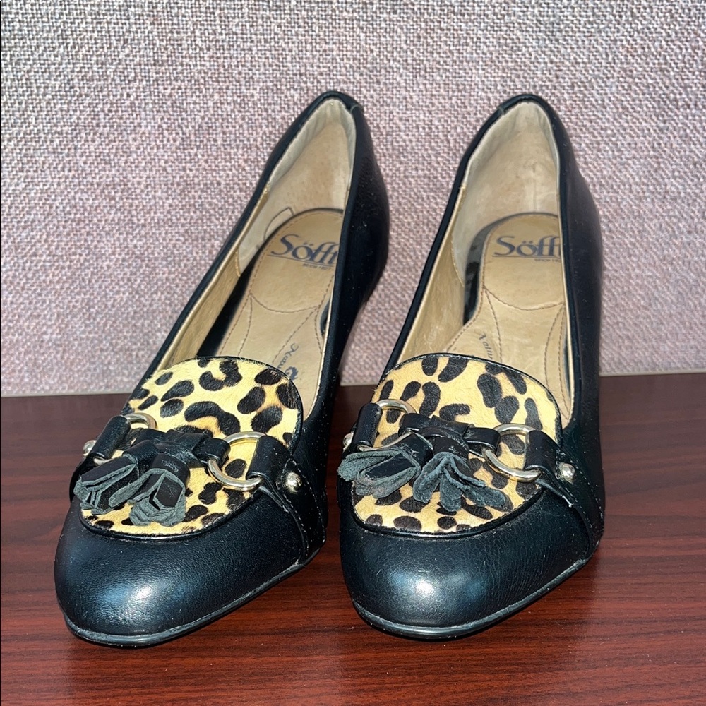 Sofft Aldora leopard print tassel pumps with tassels and gold tone accents. 7.5m